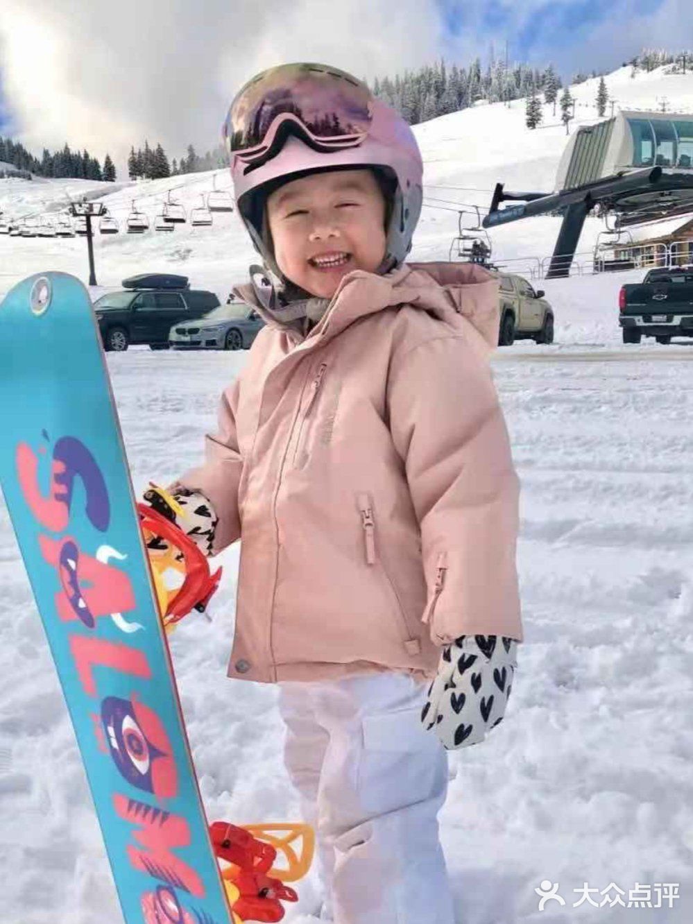 这个滑雪宝宝的笑容要融化我的心啦！