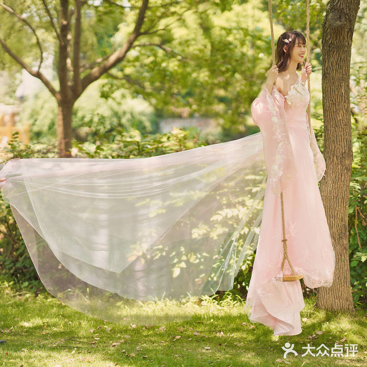 森系婚纱照这样拍，可太美了吧