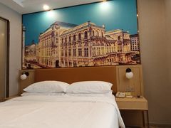 -维也纳酒店(苏州东方之门金鸡湖店)