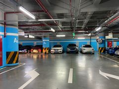 -白玉兰广场停车场