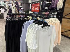 -百年港湾奥特莱斯(香炉礁店)