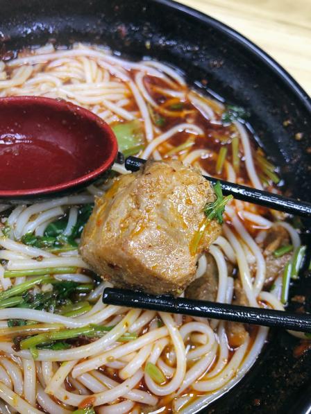 重庆小面(通祥路店)-"这次来试了红烧排骨米线,实力被种草.排骨.