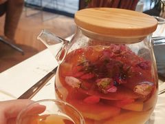 玫瑰雪梨煮白茶-潮一不贰·法式甜品·生日蛋糕·西式简餐(外滩店)