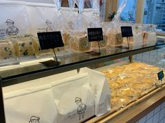 面包甜点陈列柜-Kun Bread Lab