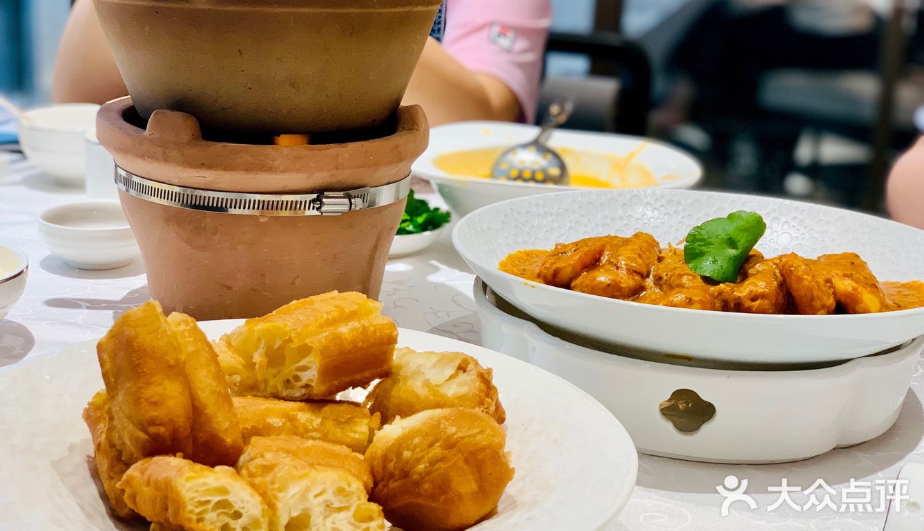 牛油果虾肉小金杯挺可口，沙拉酱加上外层的酥塔