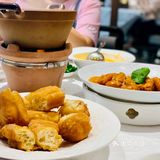 牛油果虾肉小金杯挺可口，沙拉酱加上外层的酥塔