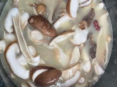 -鲁朗纳麦石锅鸡庄园
