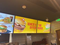 -麦当劳(上海虹桥站30B检票口楼上)