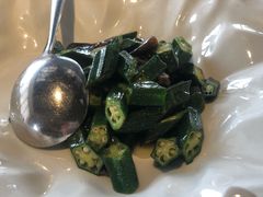 鸡纵菌炒秋葵-四季民福烤鸭店(前门店)