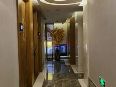 -新盈光·云会所(百丈东路店)