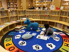 -漕河泾街道图书馆(漕河泾社区文化活动中心店)