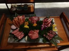 黑牛六拼-明洞阿姨·韩式酱蟹烤肉·创意料理(三元桥店)