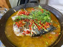 平锅剁椒鱼头-龚师傅土菜馆.地道农家菜(魅力湘西店)