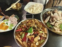 -满格嗦新疆椒麻鸡火锅.炒米粉(川大江安校区店)