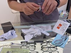 -美式眼镜·授权蔡司.依视路.尼康.豪雅.明月(南翔印象城店)