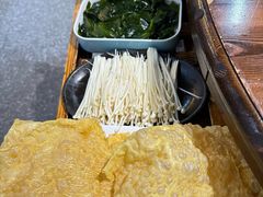 -乡土黄·鲜牛肉火锅·小龙虾(兴业街店)