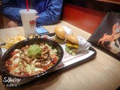 -The Habit Burger Grill 哈比特汉堡(爱琴海店)