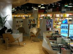 -新华里咖啡书吧(新华书店小寨店)