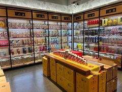-华致名酒库雪茄烟酒(荣科路店)
