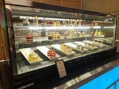 面包甜点陈列柜-元一希尔顿酒店·禅自助餐厅·啤酒花园