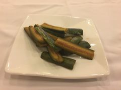 餐前赠送的腌黄瓜-聚春园自助餐厅(东街口店)