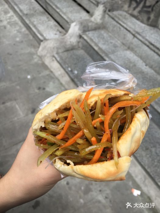 严太婆锅魁(文殊院店)三丝锅盔图片