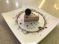 费列罗曲奇冰淇淋蛋糕-坤思特1688咖啡(五洲花城店)