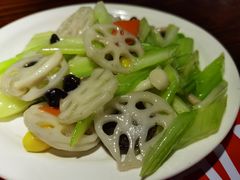 半烧全素-七菜馆·东北菜·蒸饺(文体路店)