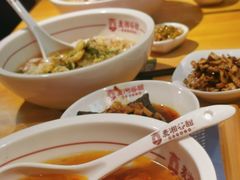 -呷佬·长沙手工米粉(金沙江路店)
