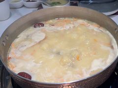 -洪氏嗨捞·广东猪肚鸡·椰子鸡火锅(西咸万象城店)