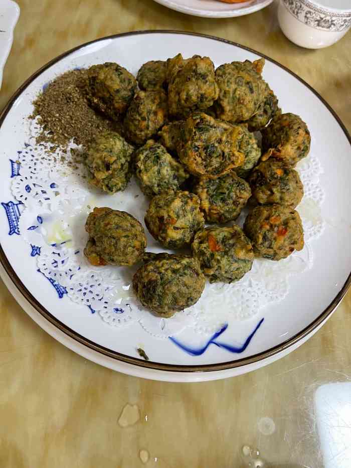 迎鑫饭店-"标准的汉沽口味渔家饭,饭点人挺多,听口音.