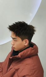 -一家只做男发烫染的店