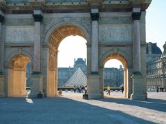 -乐蓬马歇百货公司(Rive Gauche)