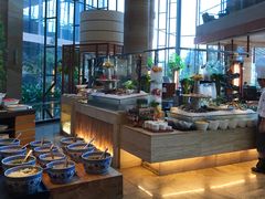 自助取餐区-松山湖凯悦酒店·Café自助餐厅·周末火舞秀表演