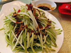 捞汁西葫芦-河畔春天时尚餐厅