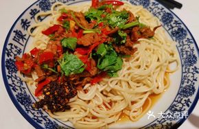 Stir-Fried Yellow Beef Noodles