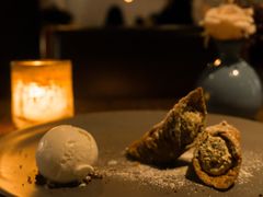 西西里卷乳清芝士开心果配-Carbon莫卡哆·意大利复古集市餐厅(杭州大厦店)