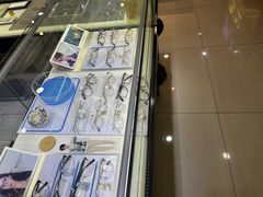 -光明眼镜·蔡司授权(徐泾店)