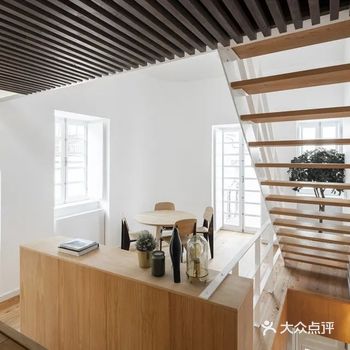 项目坐落于葡萄牙布朗库堡市的老城区内，近年来