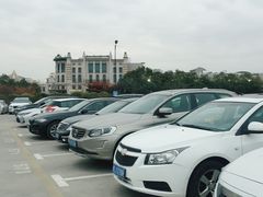 -奕欧来上海购物村停车场