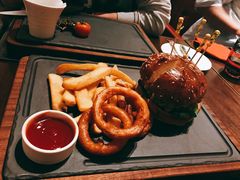 汉堡-恰餐厅及酒吧 CHAR Bar & Grill (北京丽都皇冠假日店)