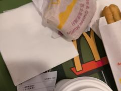 -麦当劳(上海虹桥站30B检票口楼上)