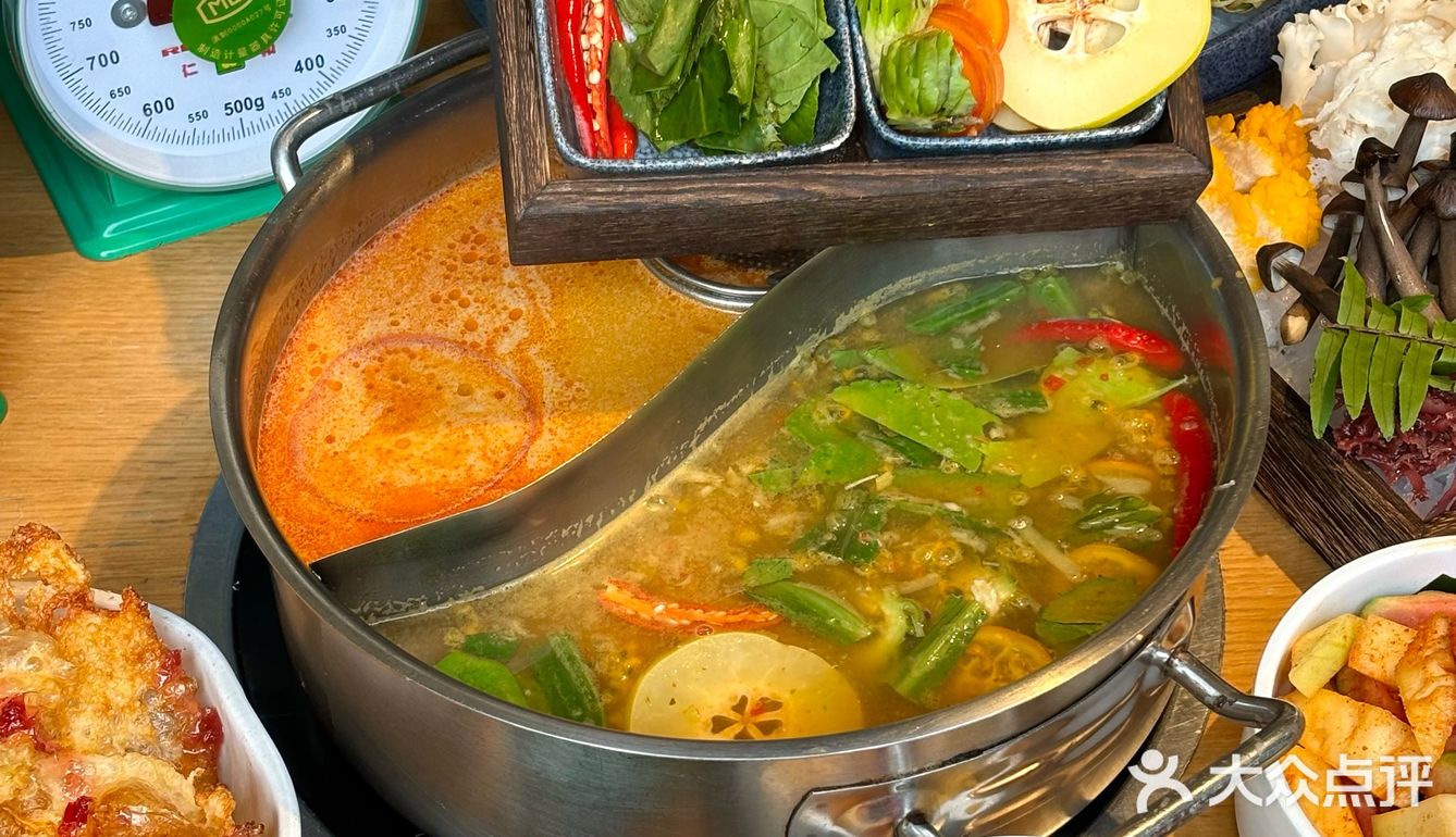 成都还是太全面‼️现舂佐料的云南火锅‼️