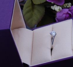 -威德钻石-克拉钻大本营(南京东路店)