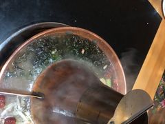 -果松木炭酸菜铜火锅·外婆参鸡汤