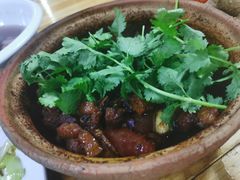 干煸五花肉煲-海口滨海新村143号海南老字号炒菜店