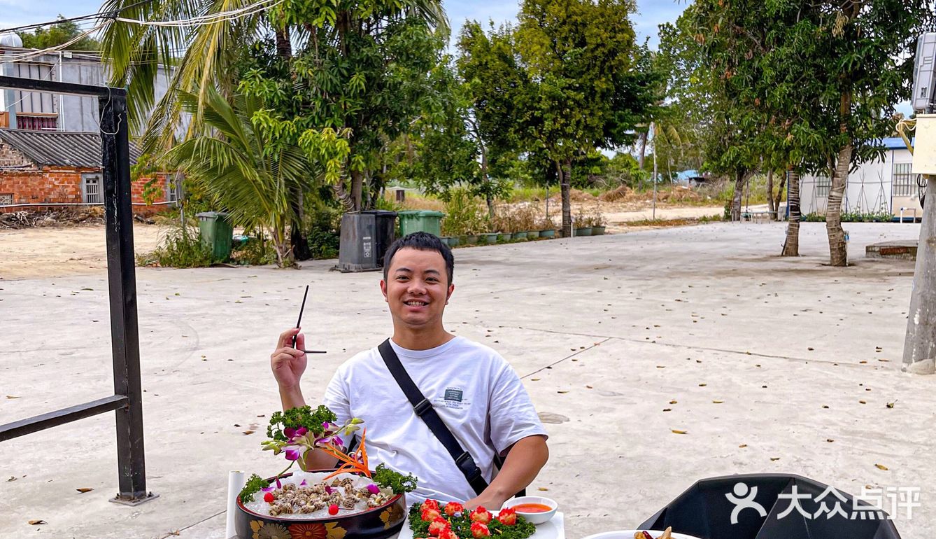 很多人都是慕名而来 主要是味道好吃到爆↓