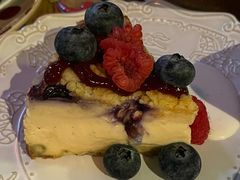 烤莓果巴斯克蛋糕-BROWNSTONE布朗石西班牙餐厅(富城店)