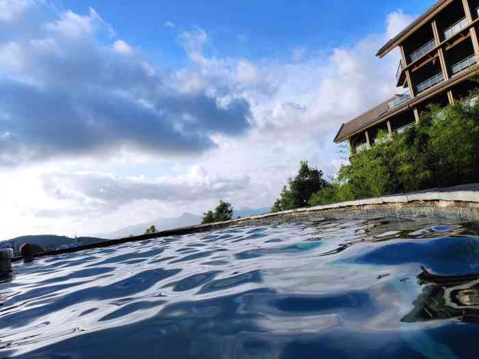 打分 去的不是云上鼓岭自己的酒店 而是旁边的民宿 无边际泳池还是