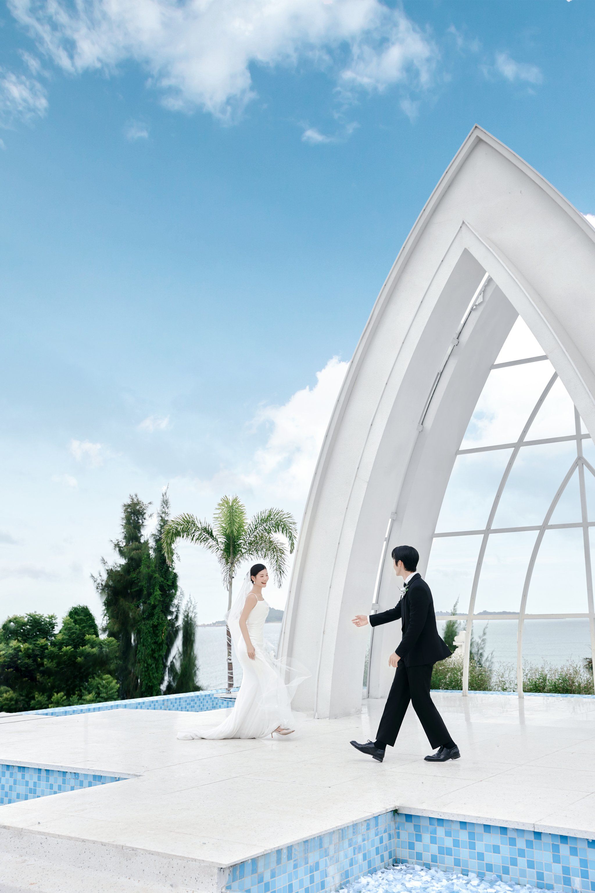 仪式感拉满!水晶教堂婚纱照真的是从头美到脚